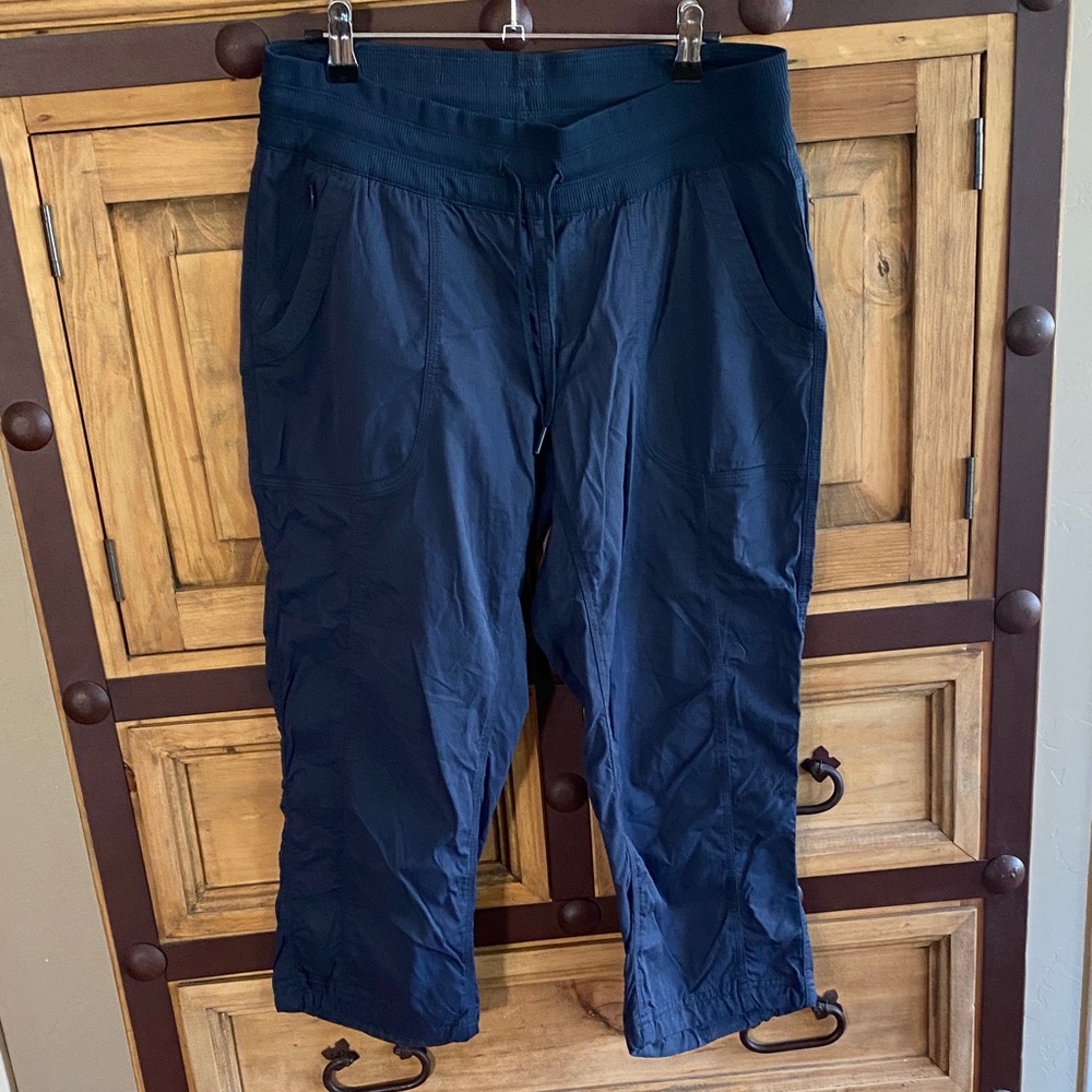 The North Face Women's Navy Capris